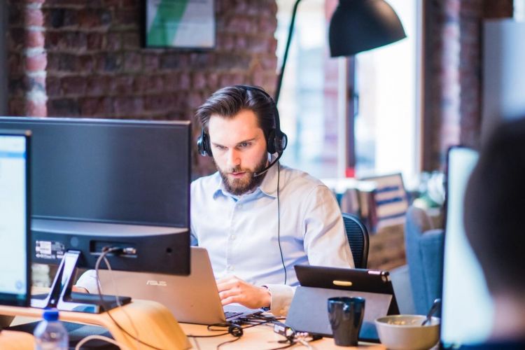 ¿Cómo contratar a un escritor o articulista Autónomo especialista en posicionamiento en buscadores?